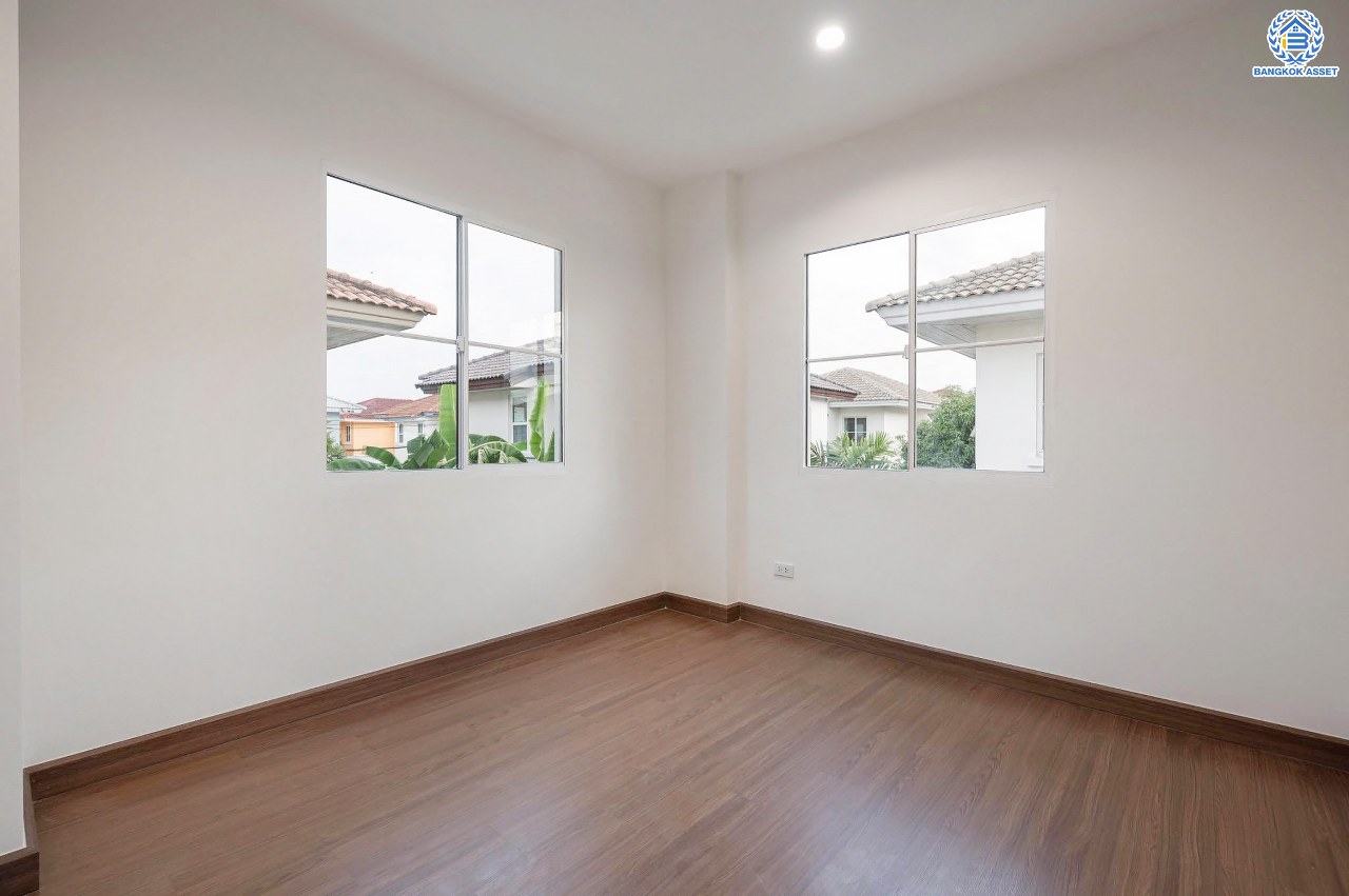 บ้านมือสองตกแต่งใหม่ โครงการ ชลลดา วัดลาดปลาดุก คุณภาพระดับ L&H บนเนื้อที่ 52.5 ตร.ว. พร้อมฟังก์ชัน 3 ห้องนอน 2 ห้องน้ำ จอดรถได้ 1 คัน บนทำเลศักยภาพ เพียง 15 นาทีถึงเซ็นทรัลเวสท์เกต ใกล้รถไฟฟ้าสายสีม่วง "สถานีคลองบางไผ่"